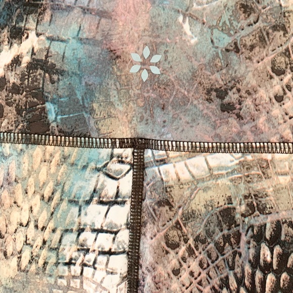 Nine West Active Capri Snakeskin Print Leggings - Picture 10 of 14